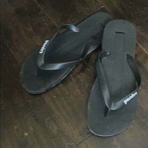 Groundies Black Flip Flops